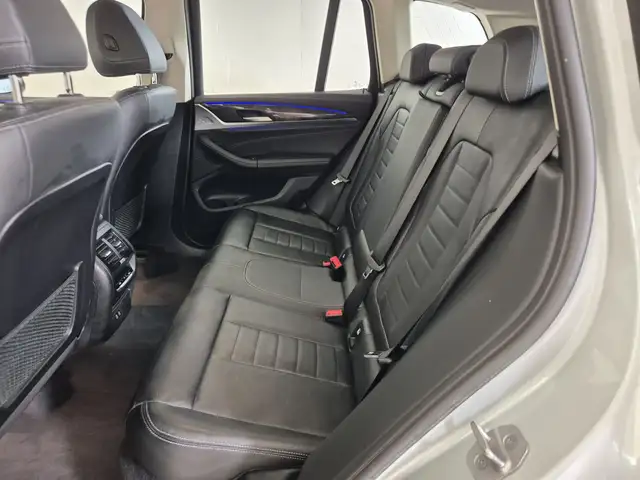 BMW X3 view 8