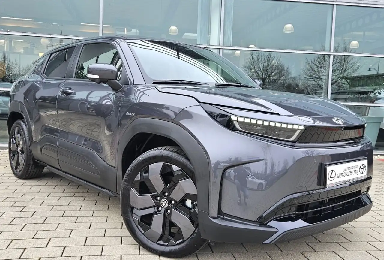 Toyota Urban Cruiser 61kWh Lounge *Glas-Dach* 2