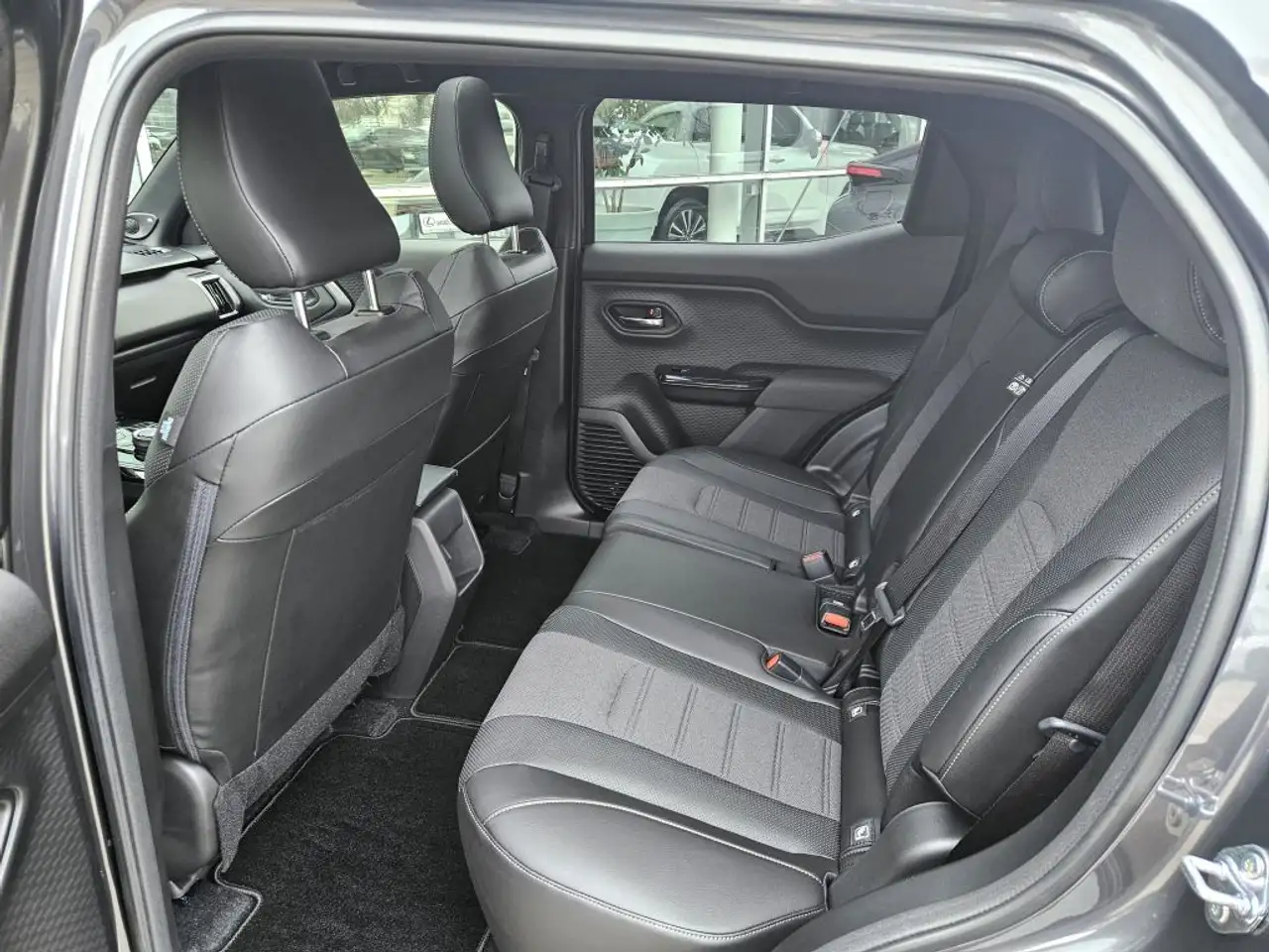 Toyota Urban Cruiser 61kWh Lounge *Glas-Dach* 8