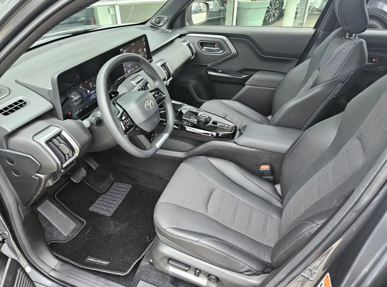 Toyota Urban Cruiser 61kWh Lounge *Glas-Dach* 7