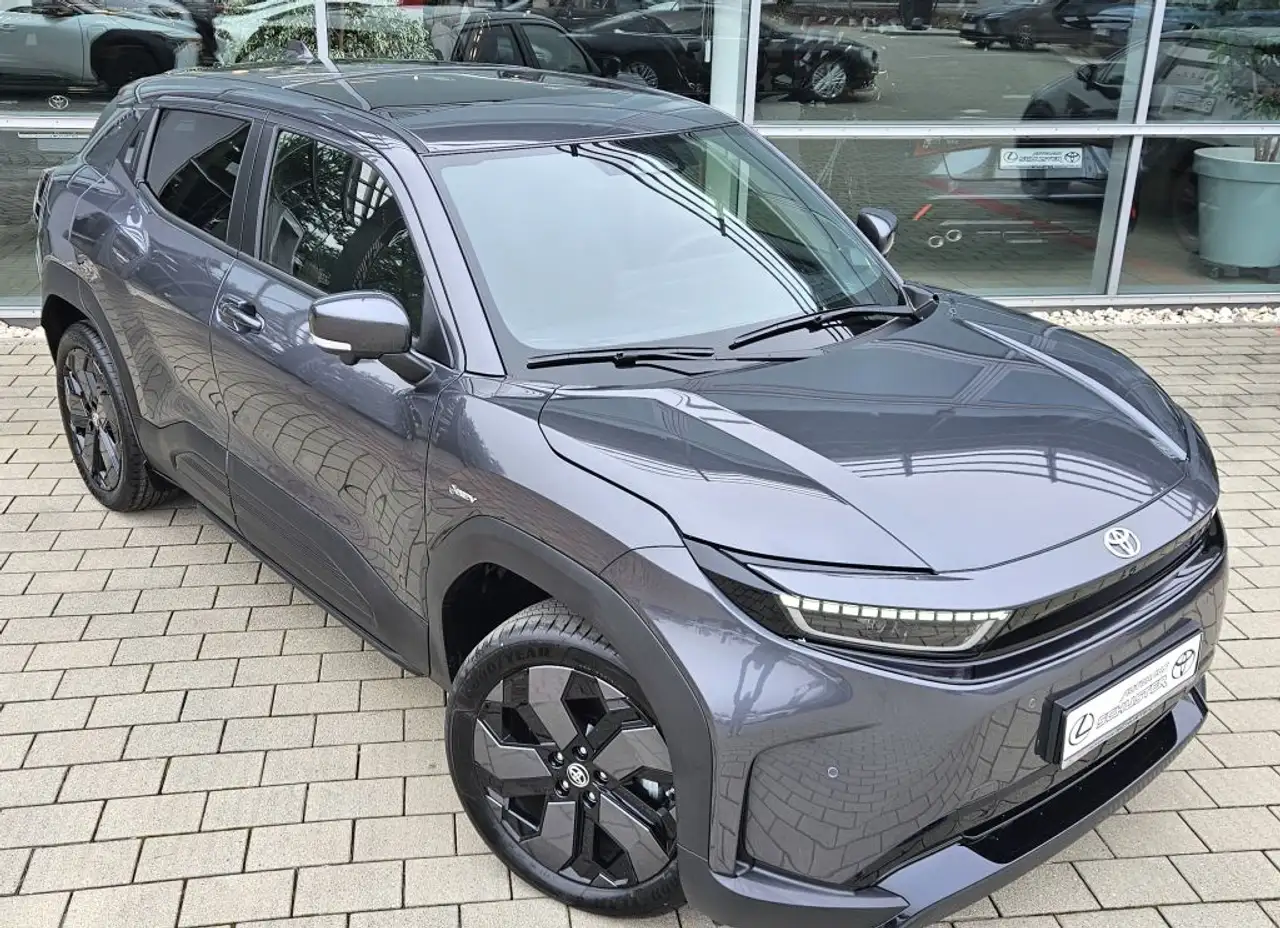 Toyota Urban Cruiser 61kWh Lounge *Glas-Dach* 3