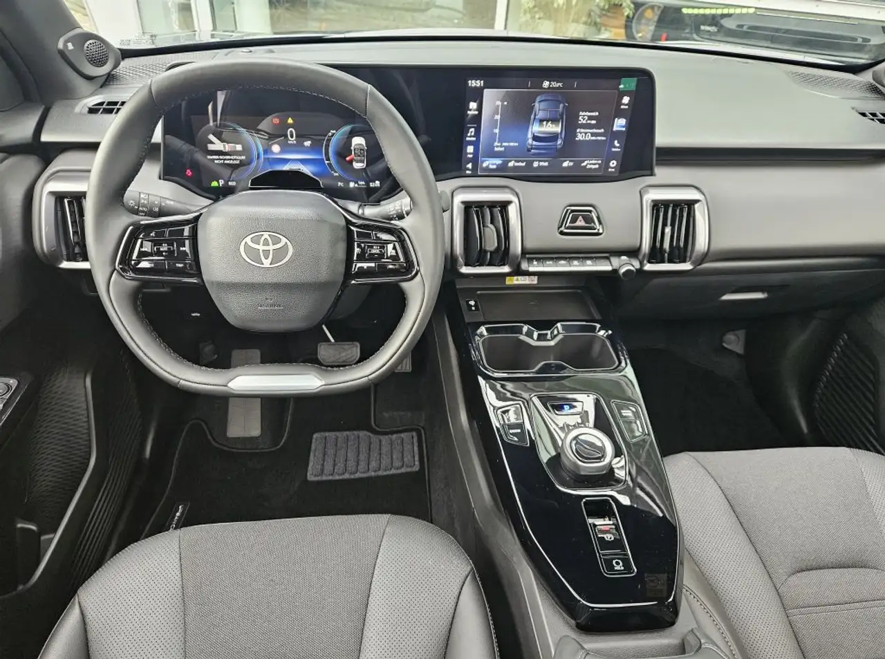 Toyota Urban Cruiser 61kWh Lounge *Glas-Dach* 9