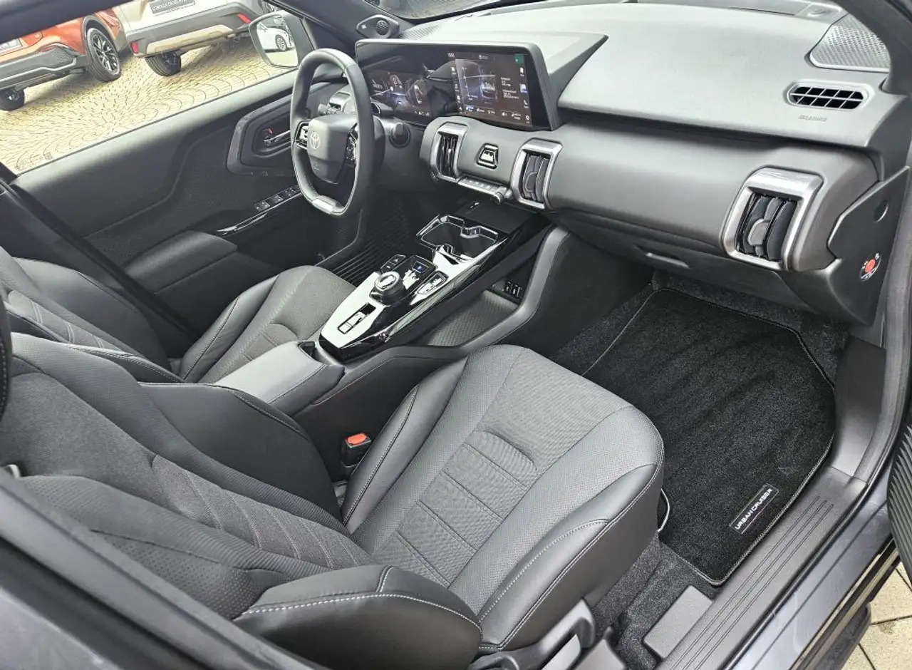 Toyota Urban Cruiser 61kWh Lounge *Glas-Dach* 12
