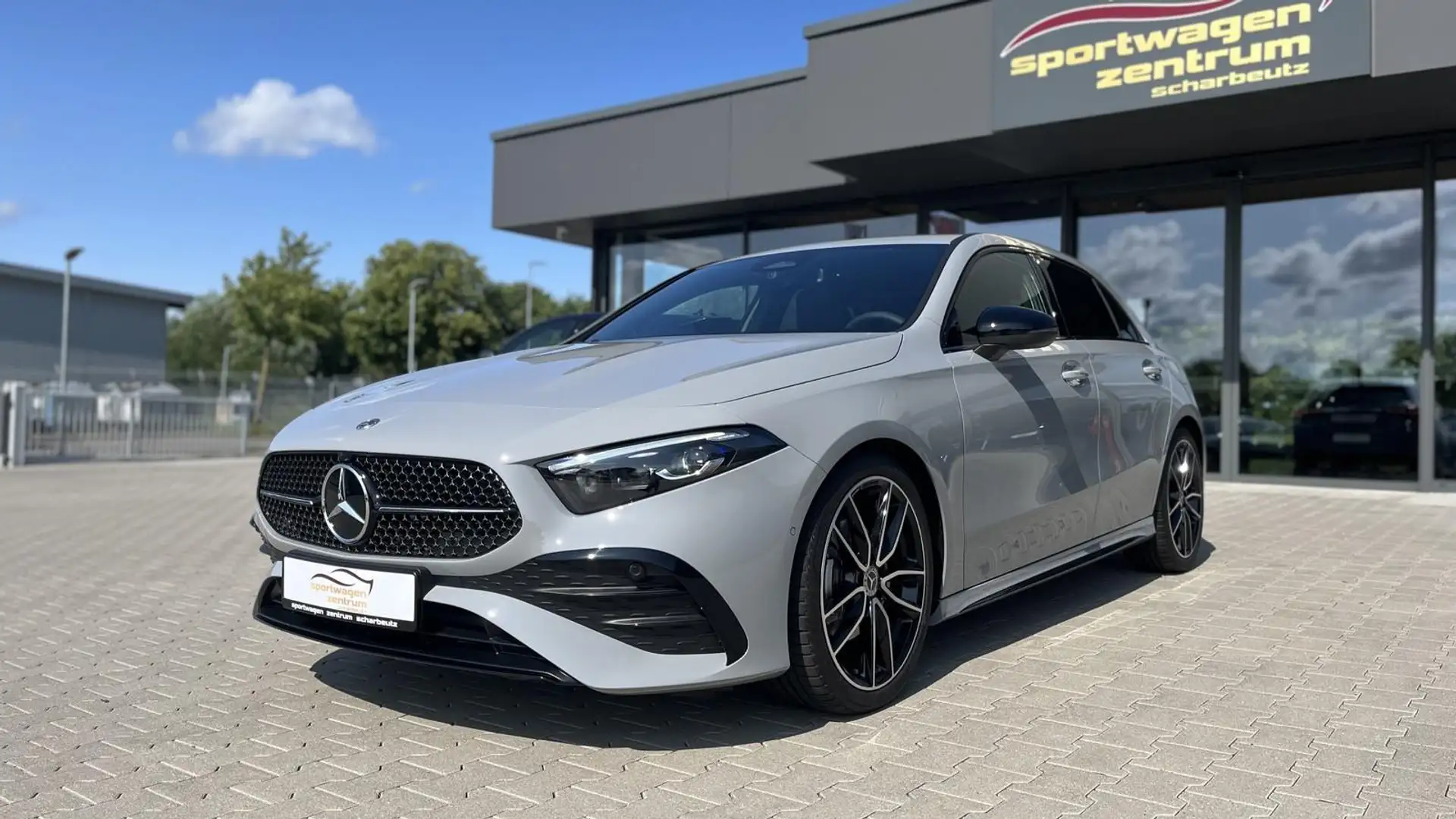 Mercedes-Benz A 200 d AMG Night Edition Grijs - 1