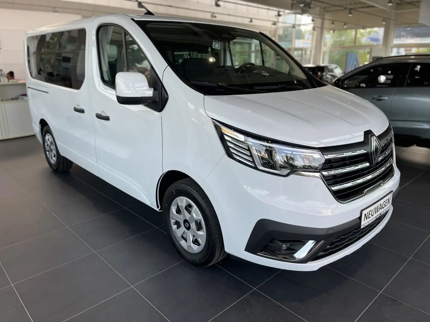 Renault Trafic Evolution Blue dCi 150 Weiß - 1