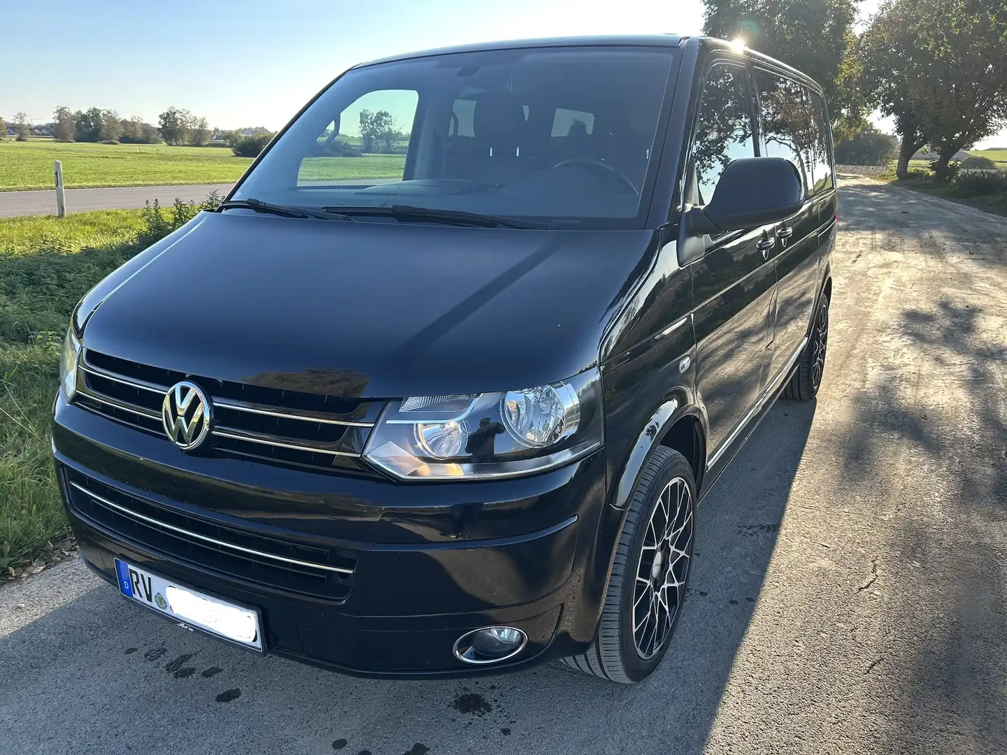 Volkswagen T5 Multivan Highline DSG AHK Vollleder Navi Schwarz - 1