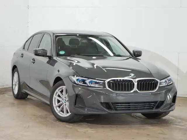 BMW 3 Series view 3