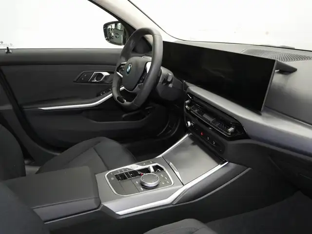 BMW 3 Series view 6