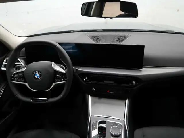 BMW 3 Series view 7