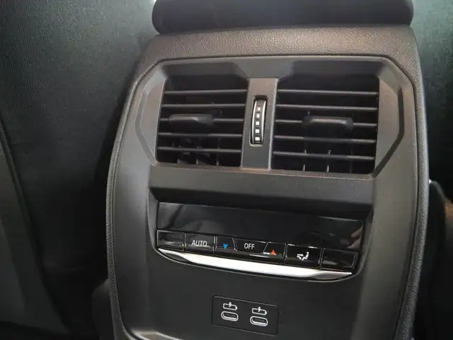BMW 3 Series view 11