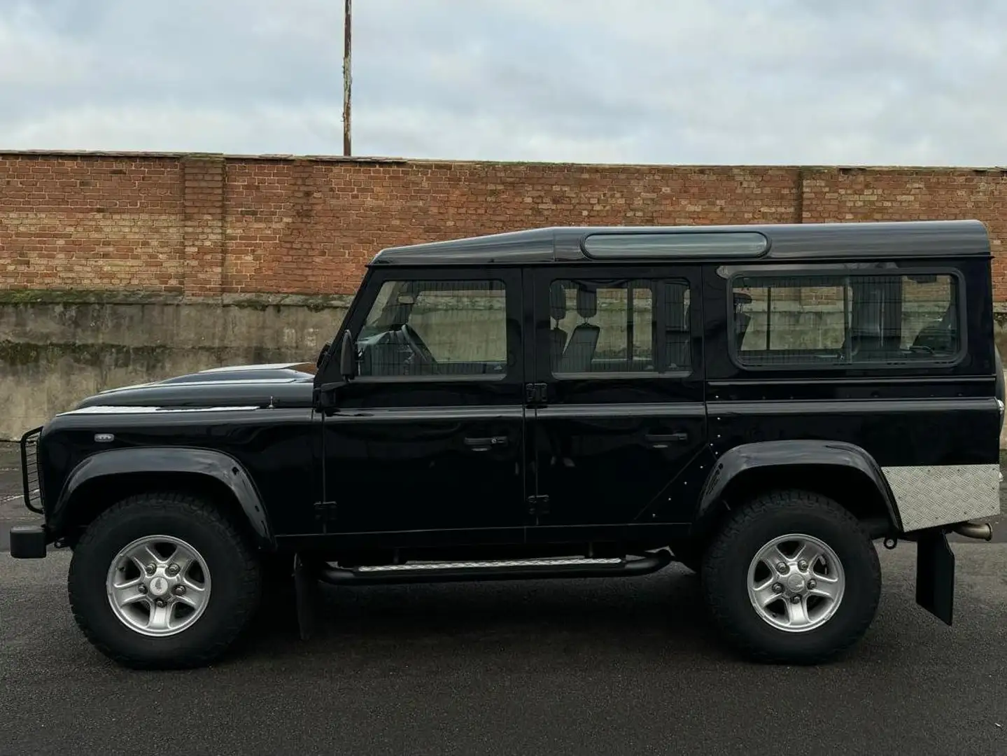 Land Rover Defender 110 E Station Wagon! Sehr gepflegt! Schwarz - 2