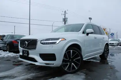 White 2022 Volvo XC90 T6 Momentum 7-Passenger AWD SUV / Crossover All-Wheel Drive Automatic