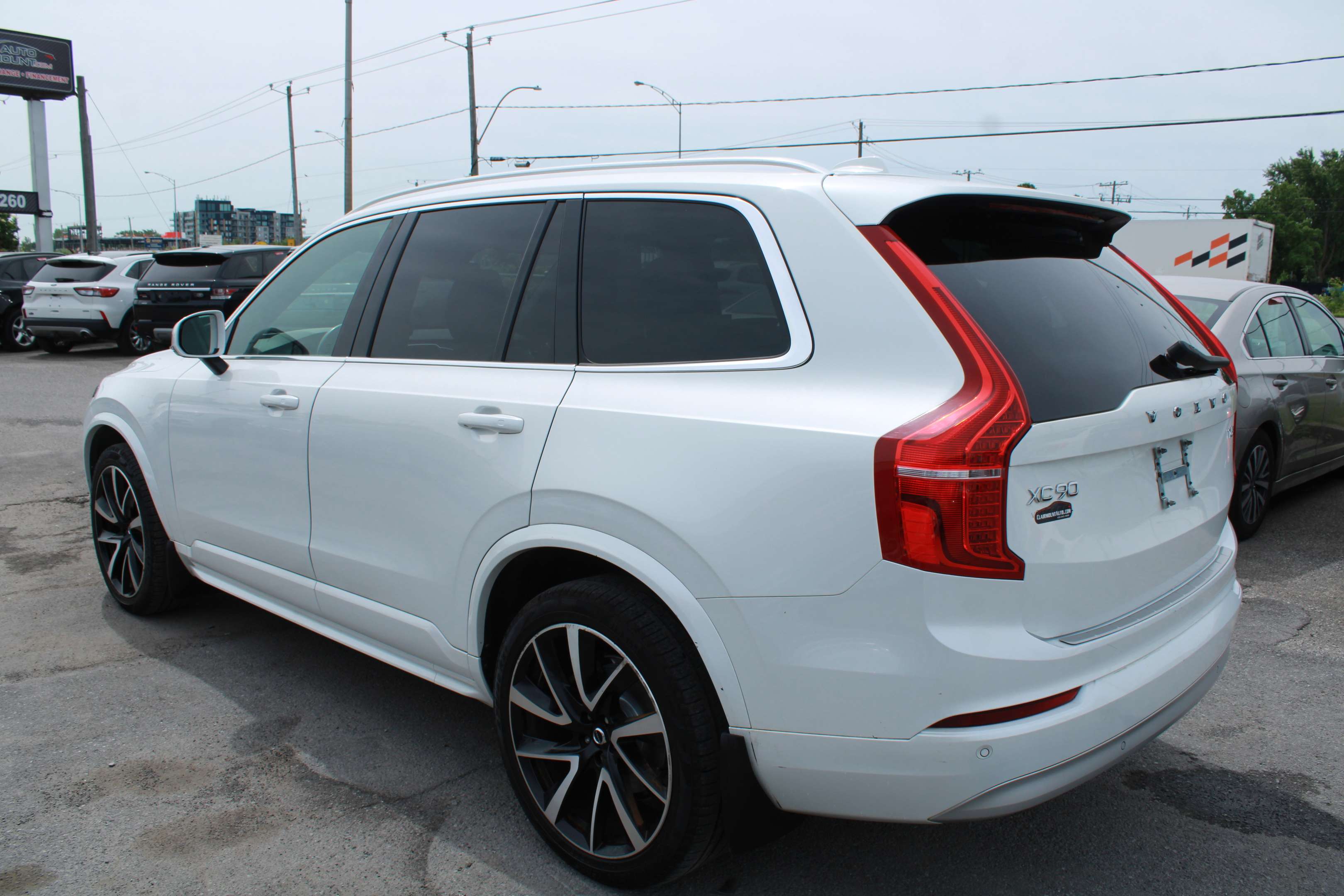 2022 Volvo XC90 Momentum - Image 5
