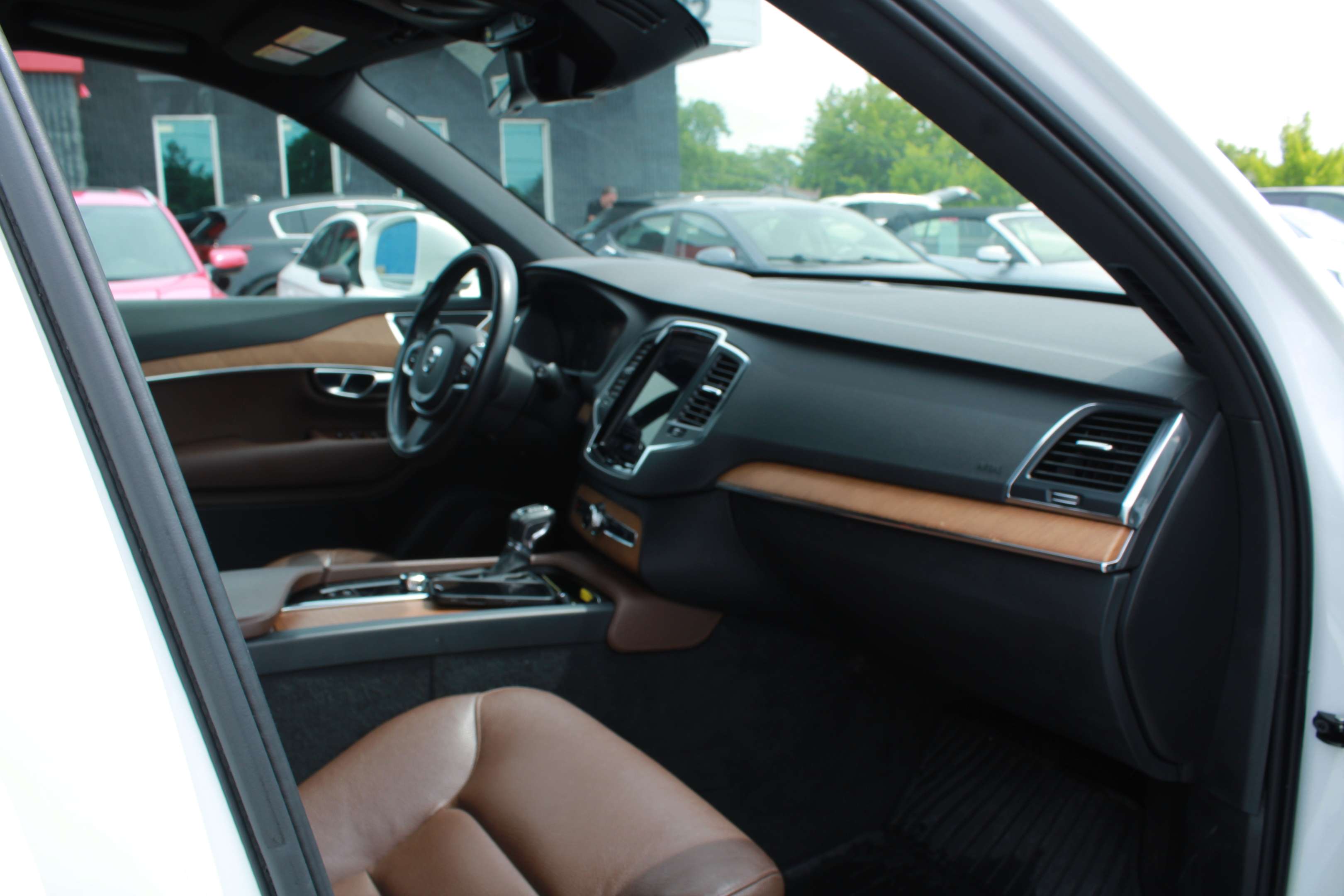 2022 Volvo XC90 Momentum - Image 14