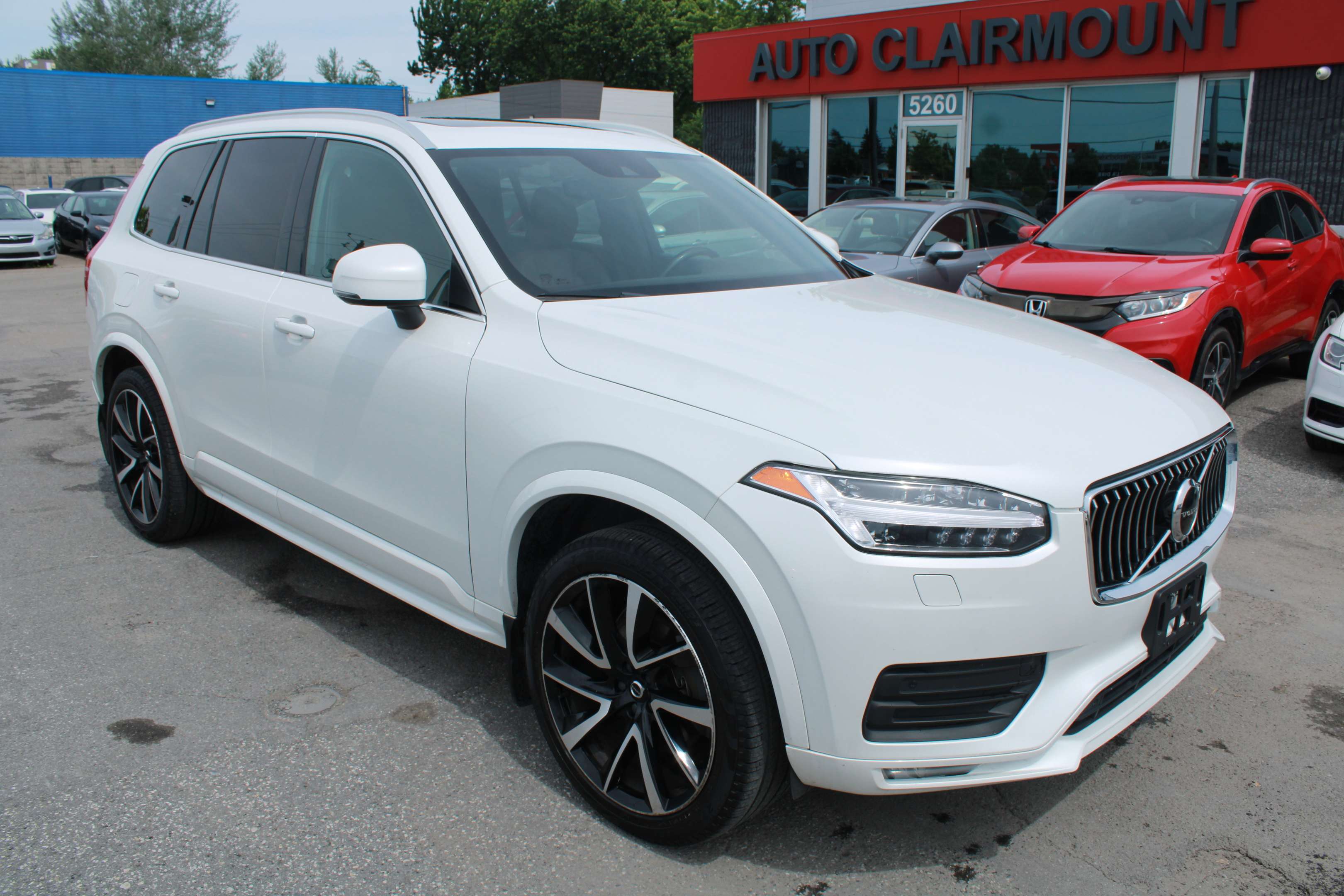 2022 Volvo XC90 Momentum - Image 9