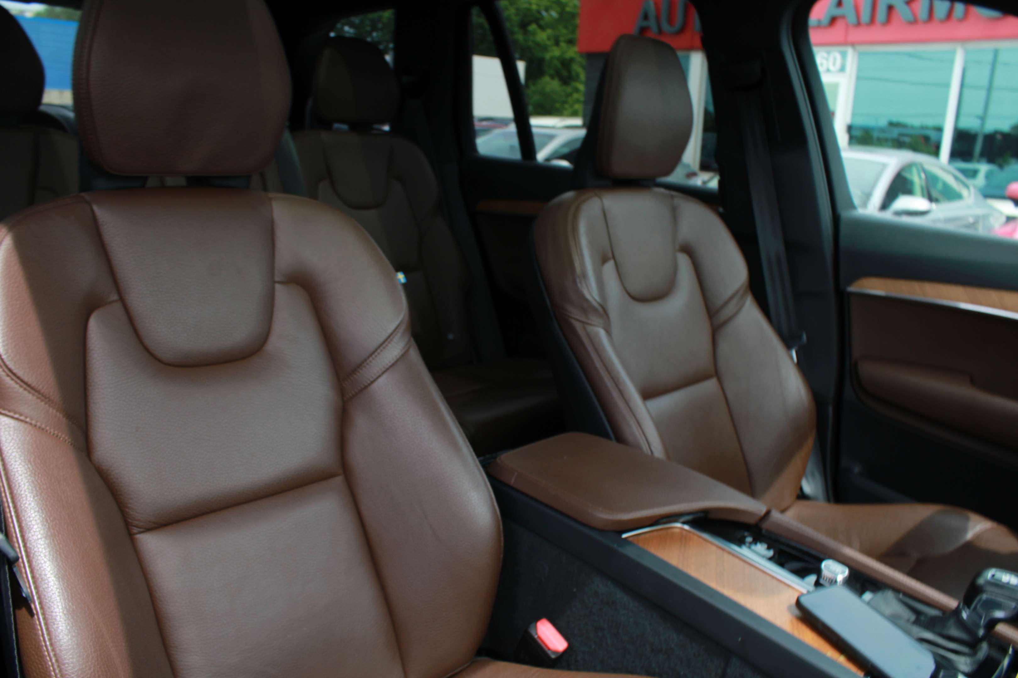 2022 Volvo XC90 Momentum - Image 15