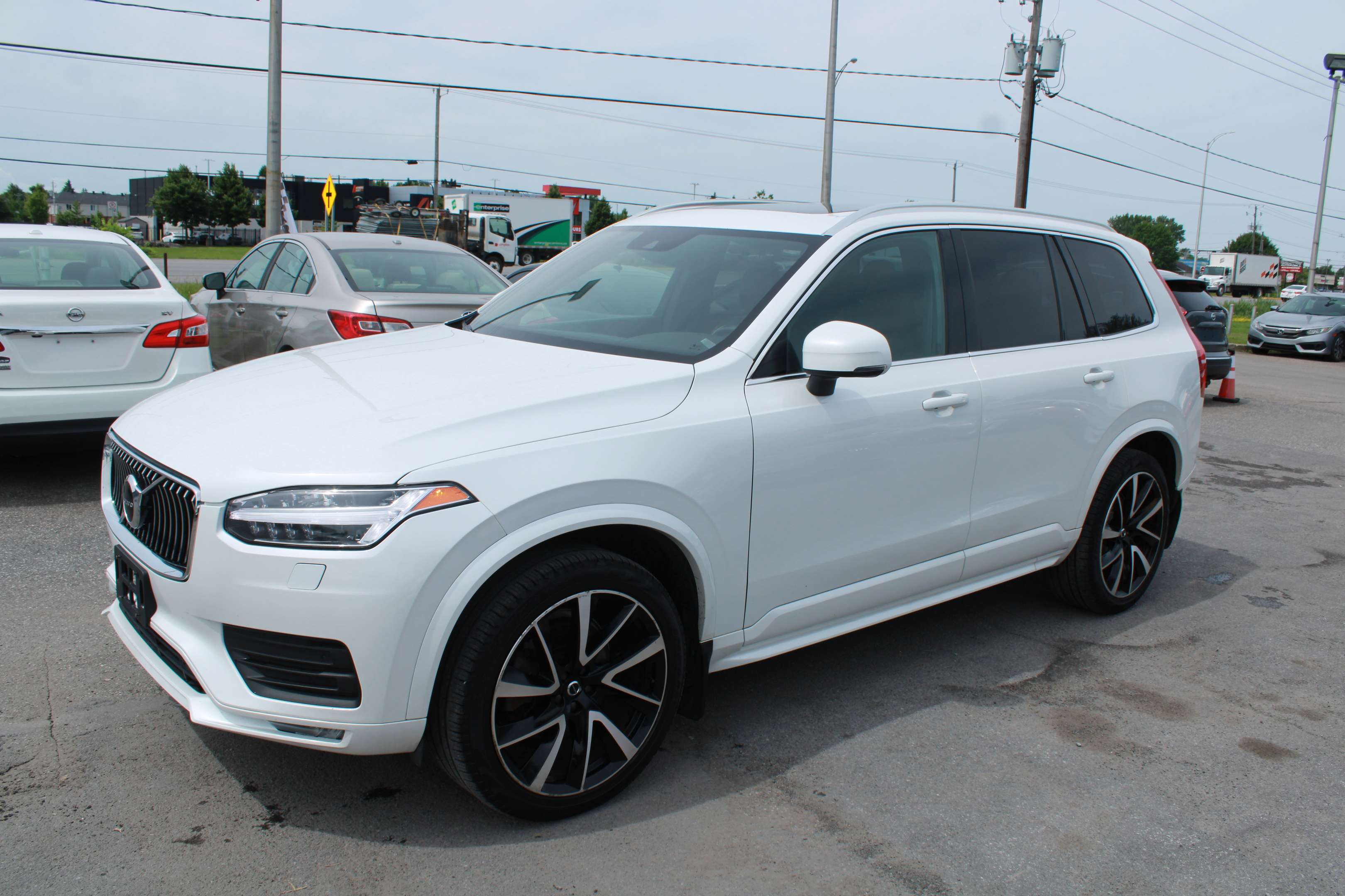2022 Volvo XC90 Momentum - Image 3