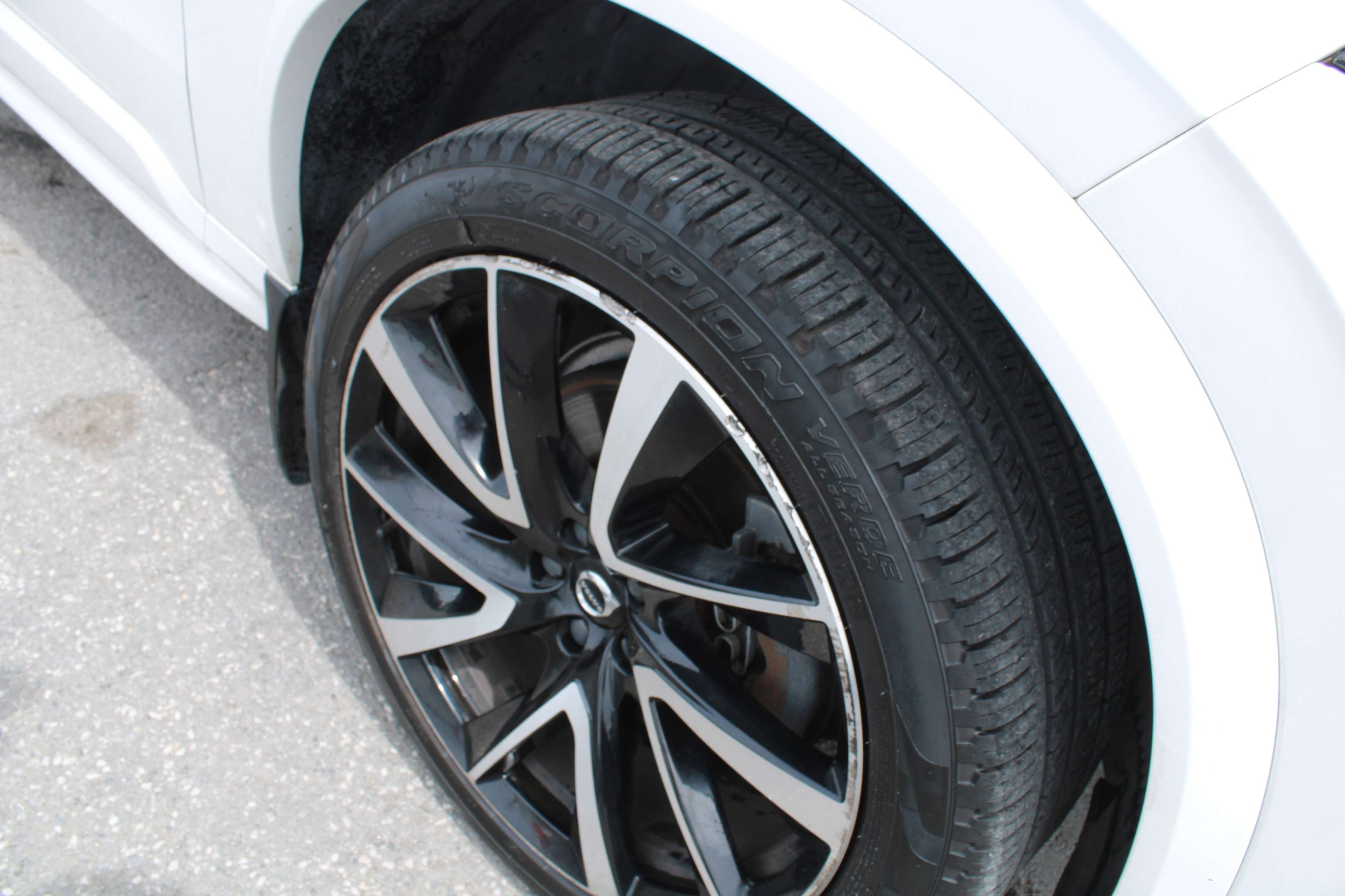 2022 Volvo XC90 Momentum - Image 12