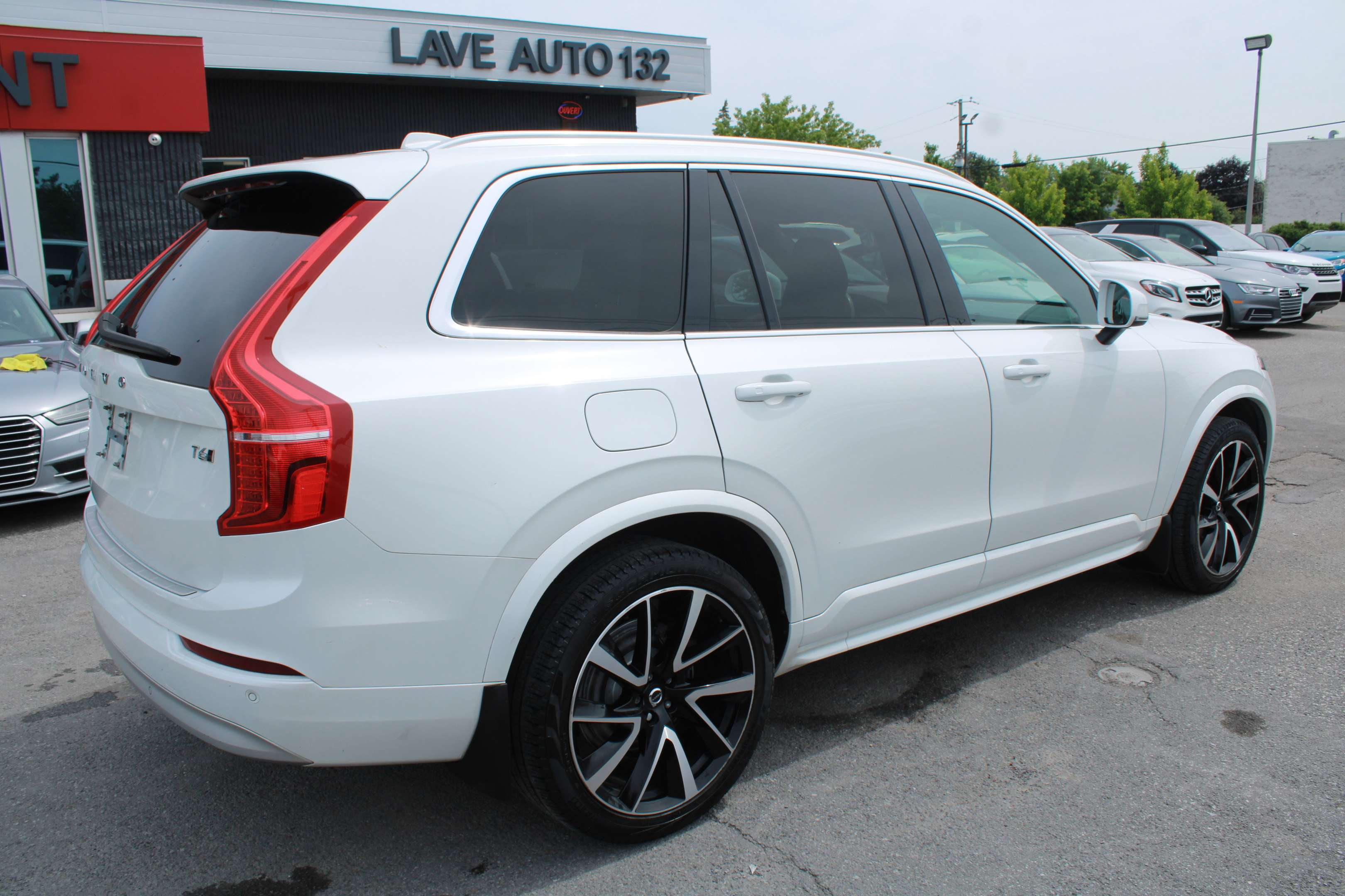 2022 Volvo XC90 Momentum - Image 7