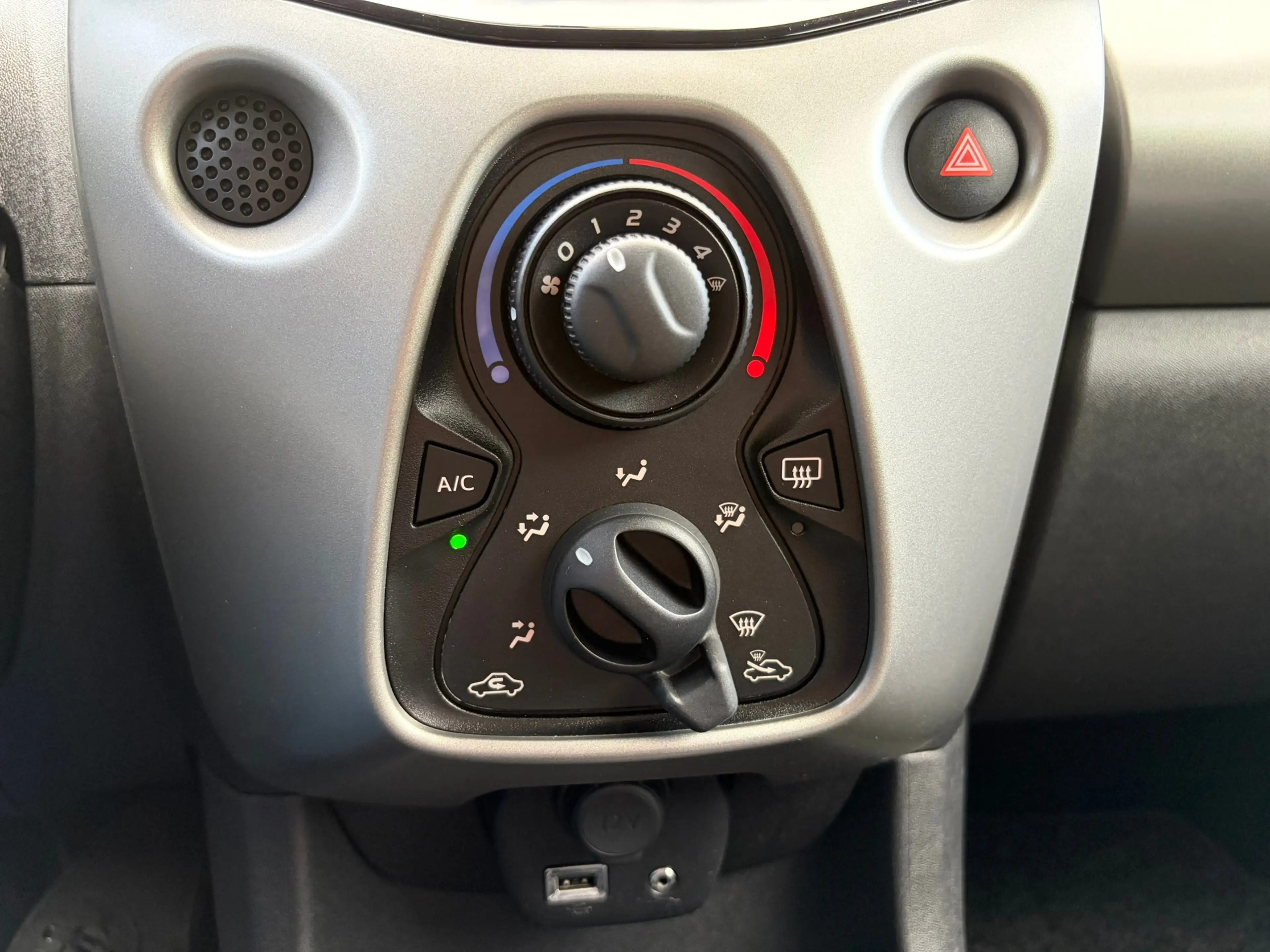 Peugeot 108 1.0 e-VTi Active AIRCO|APPLE CARPLAY|LED|RIJKLAAR — photo 13