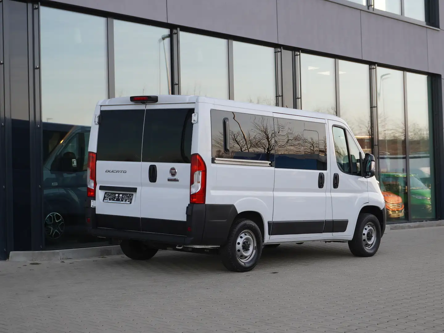 Fiat Ducato Kombi L1H1 140 / 9-Sitzer White - 2