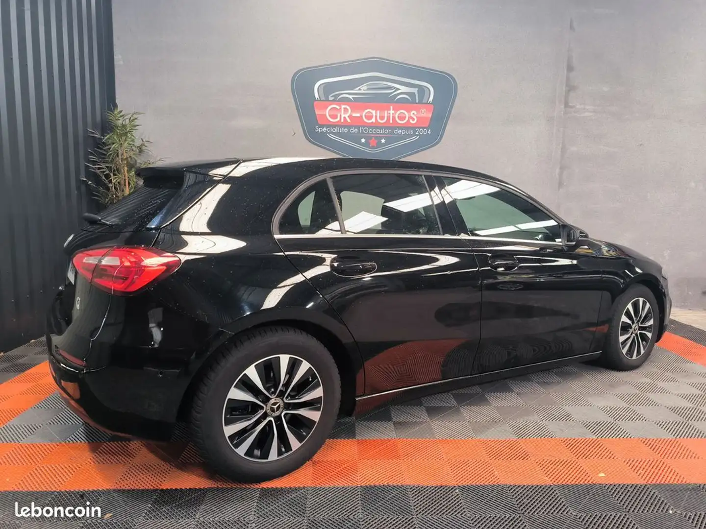 Mercedes-Benz Mercedes A180d 7G-Dct 06-2020 108.000kms 1-2 cuir sièges sport Caméra GPS Révisée et garantie 12 mois Negru - 2