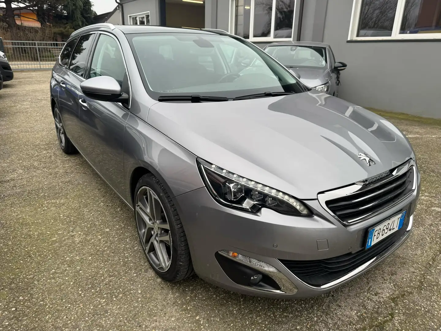 Peugeot 308 SW 1.2 puretech t (e-thp) GT Line Gris - 2