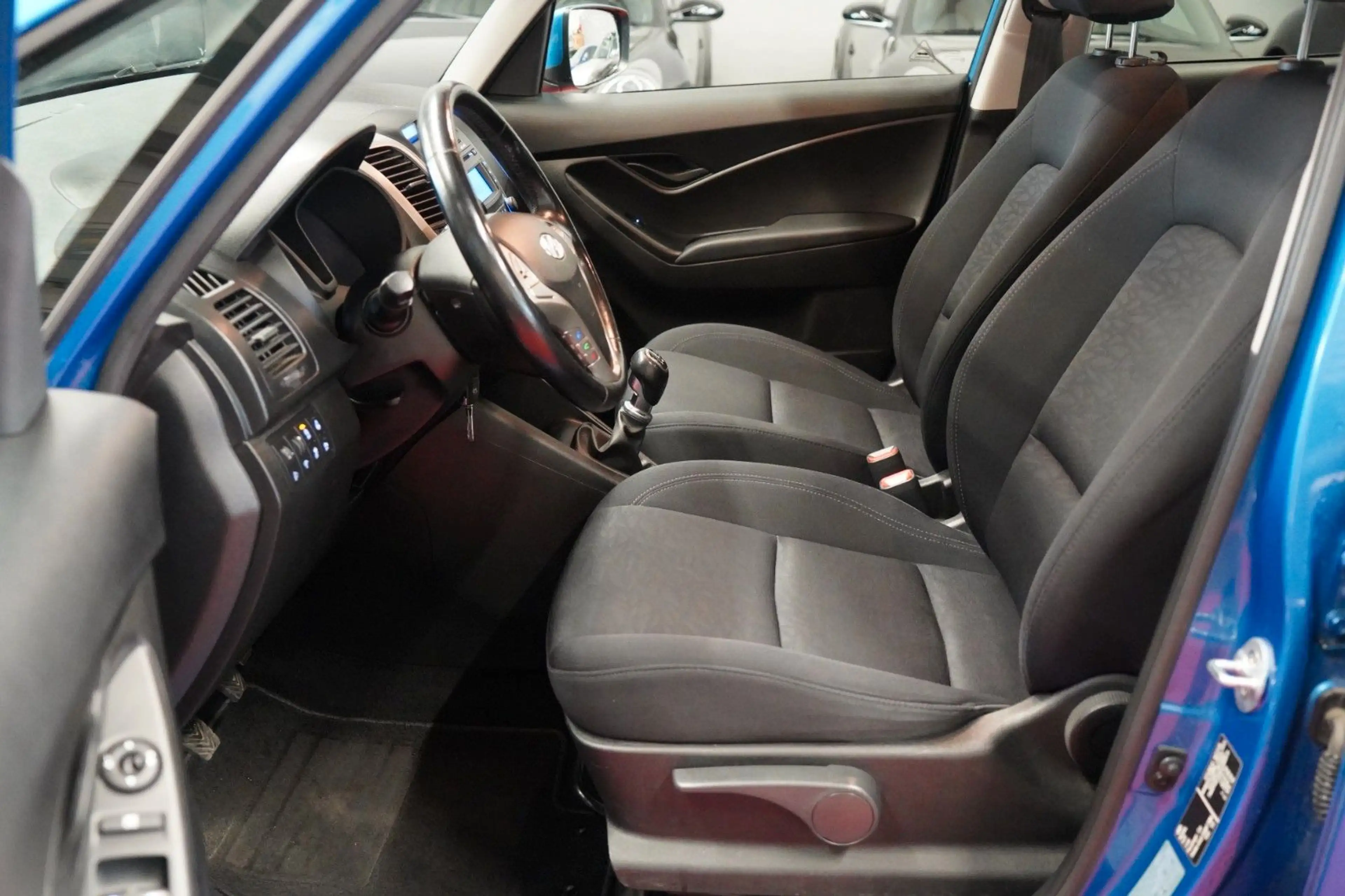 Hyundai iX20 1.6 blue YES! *2.Hand*Unfallfrei*6Gang*AHK* — photo 13