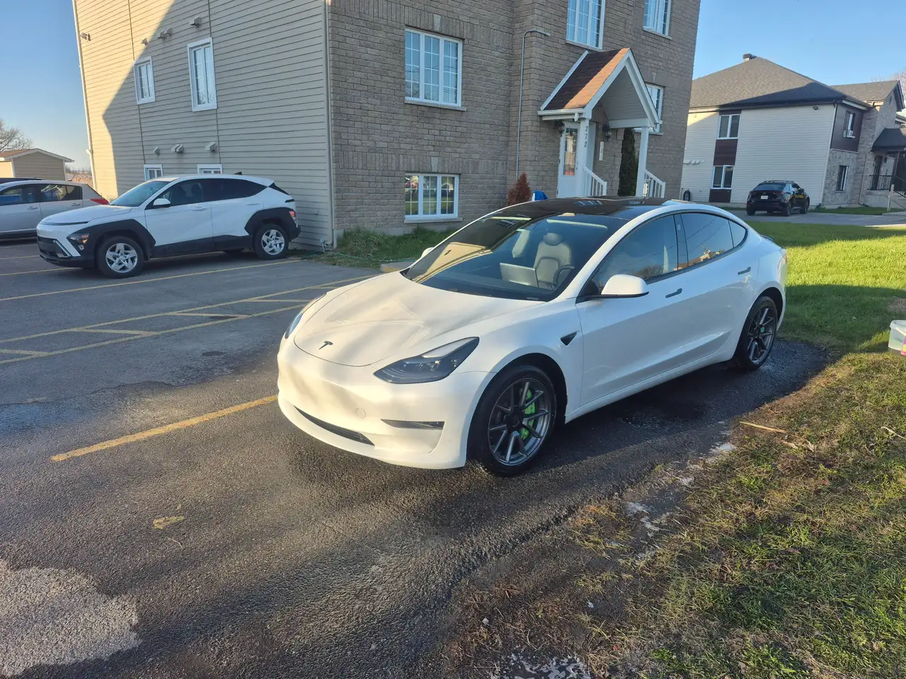 Tesla Model 3 снимка Tesla Model 3