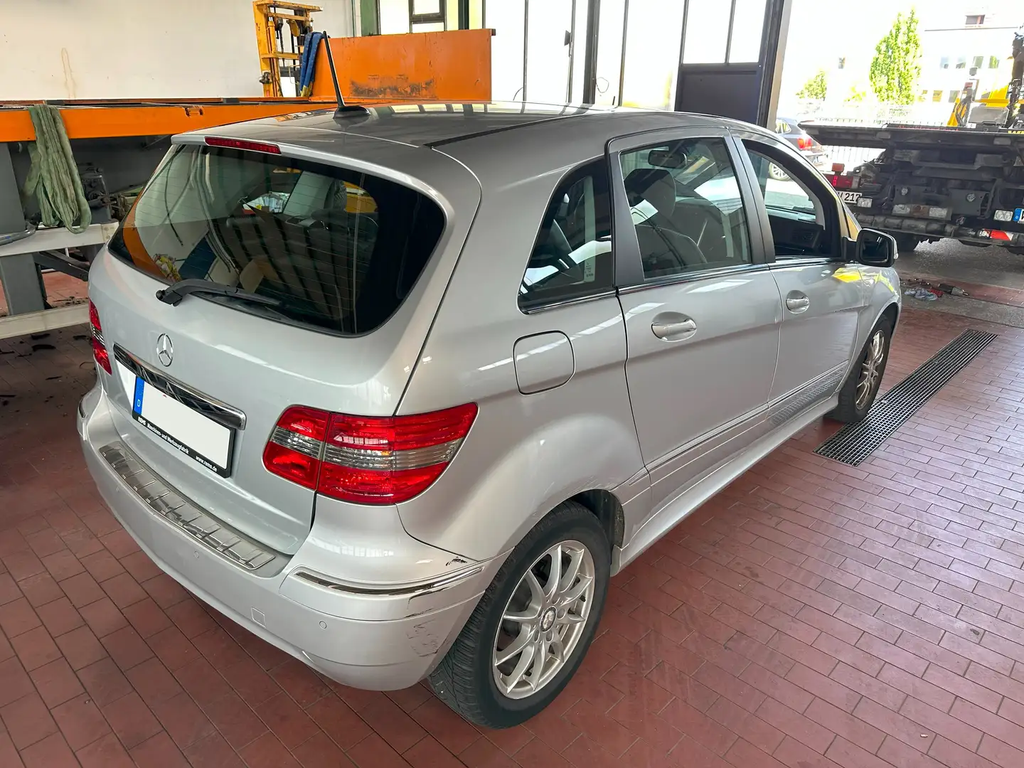Mercedes-Benz B 200 Turbo Navi + Leder + Panorama + Standheiz Argent - 2