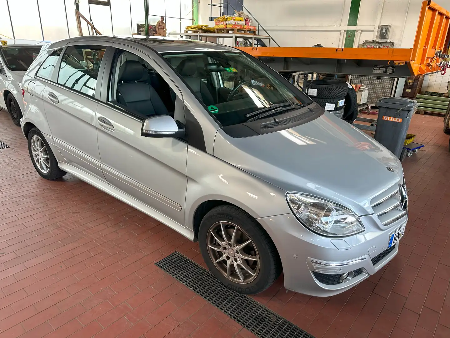 Mercedes-Benz B 200 Turbo Navi + Leder + Panorama + Standheiz Argent - 1