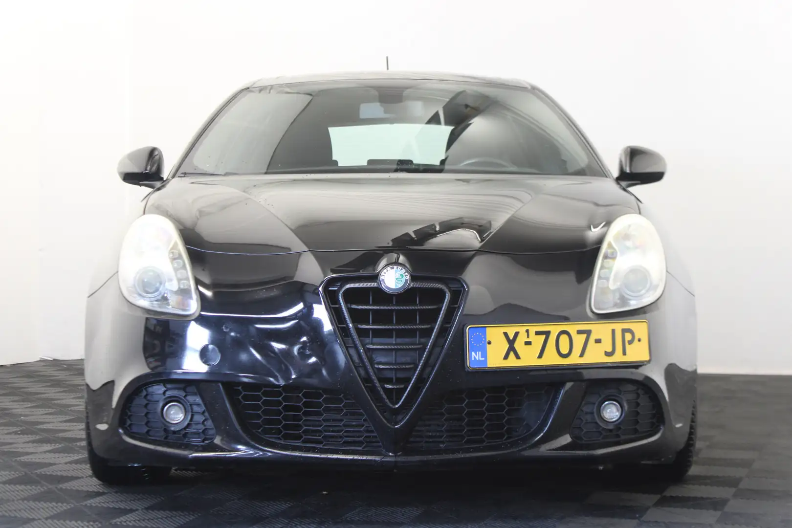 Alfa Romeo Giulietta 1.4 T Distinctive Zwart - 2