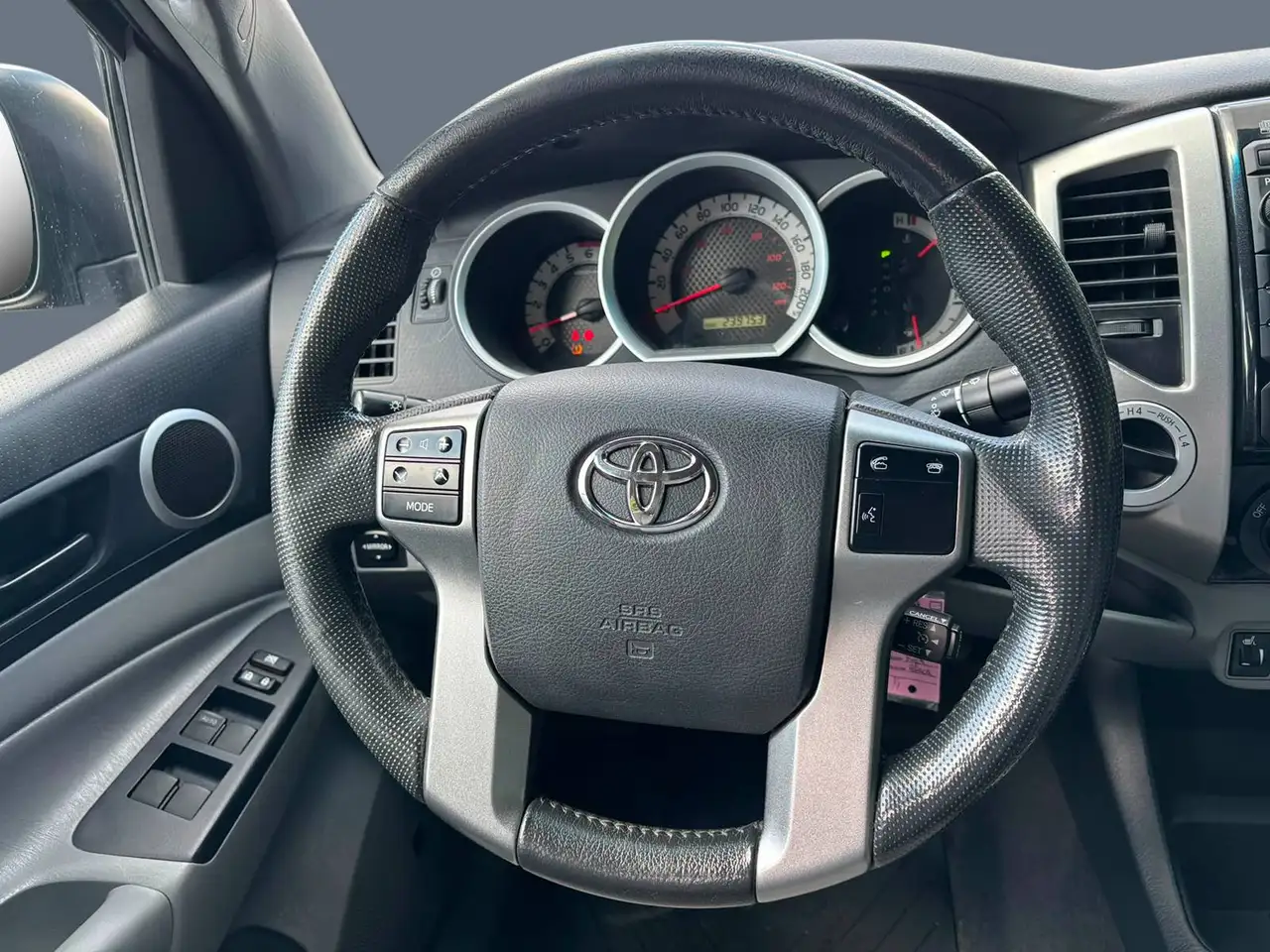 Toyota Tacoma снимка Toyota Tacoma