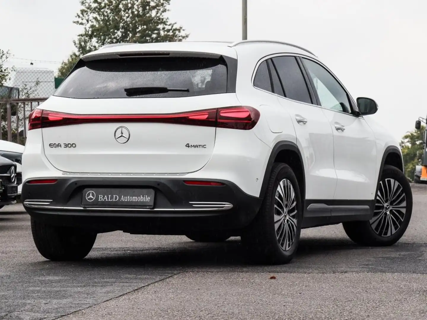 Mercedes-Benz EQA 300 4M Electr-Art/Pano/LED/Kamera/Ambi/Totw Weiß - 2