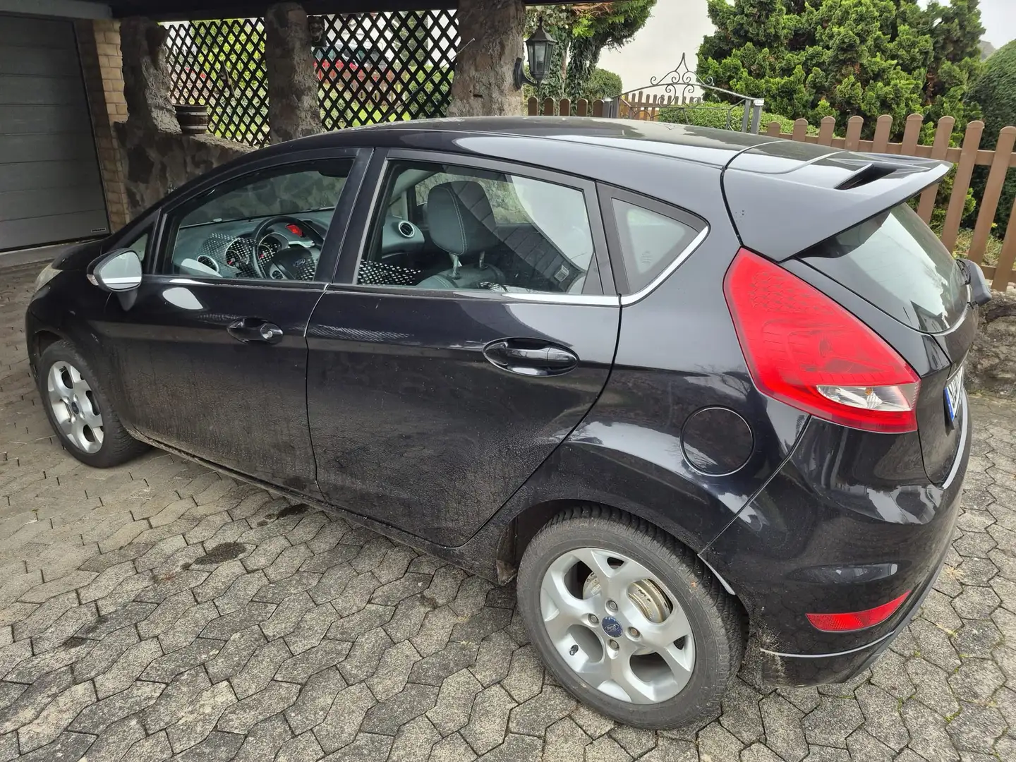 Ford Fiesta Fiesta 1.4 Ghia Schwarz - 1