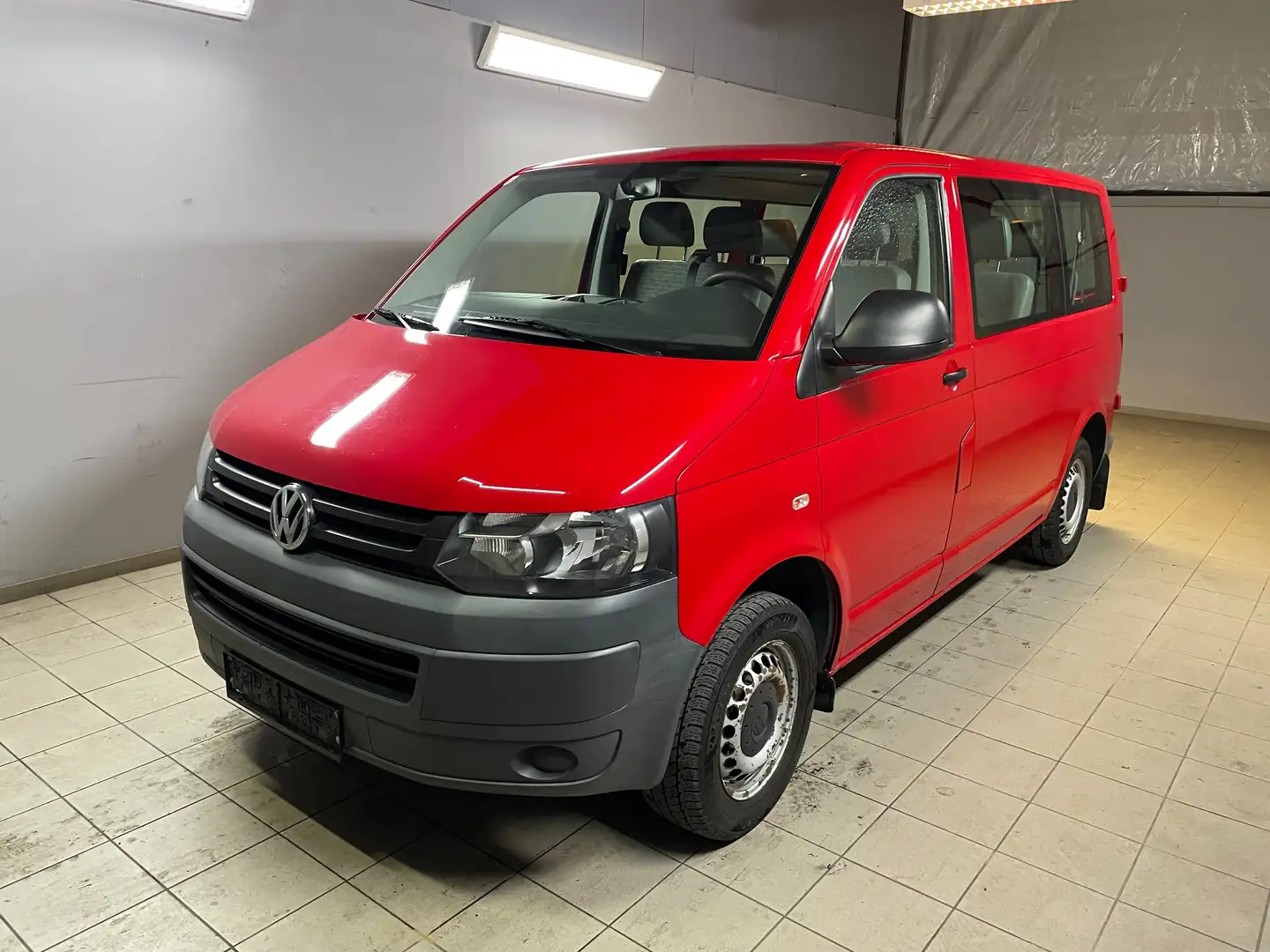 Volkswagen T5 Caravelle Transporter 4Motion 9 Sitzer Rot - 1