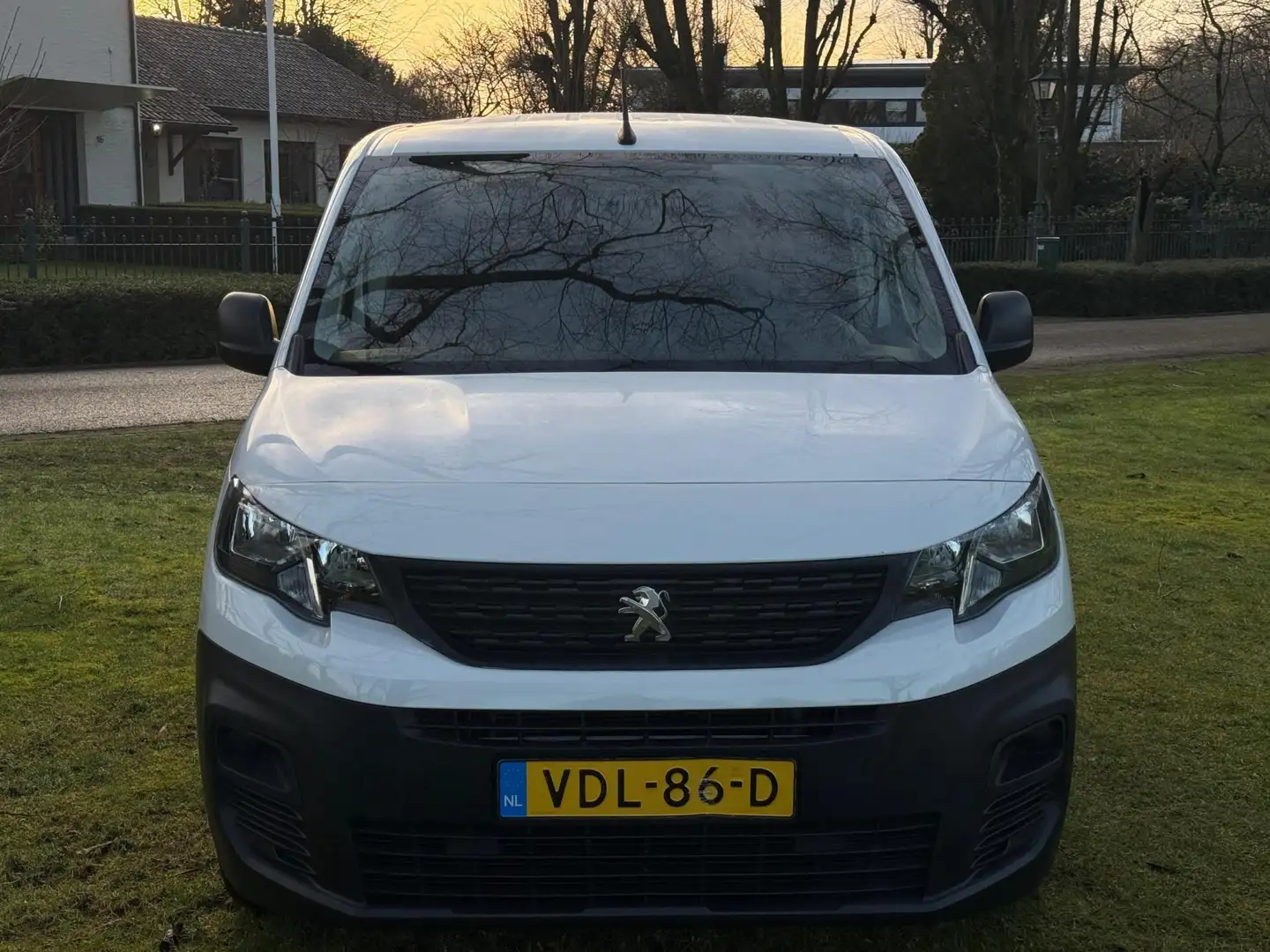 Peugeot Partner 1.5 BlueHDI Pro PDC Dealer onderhouden! Wit - 2