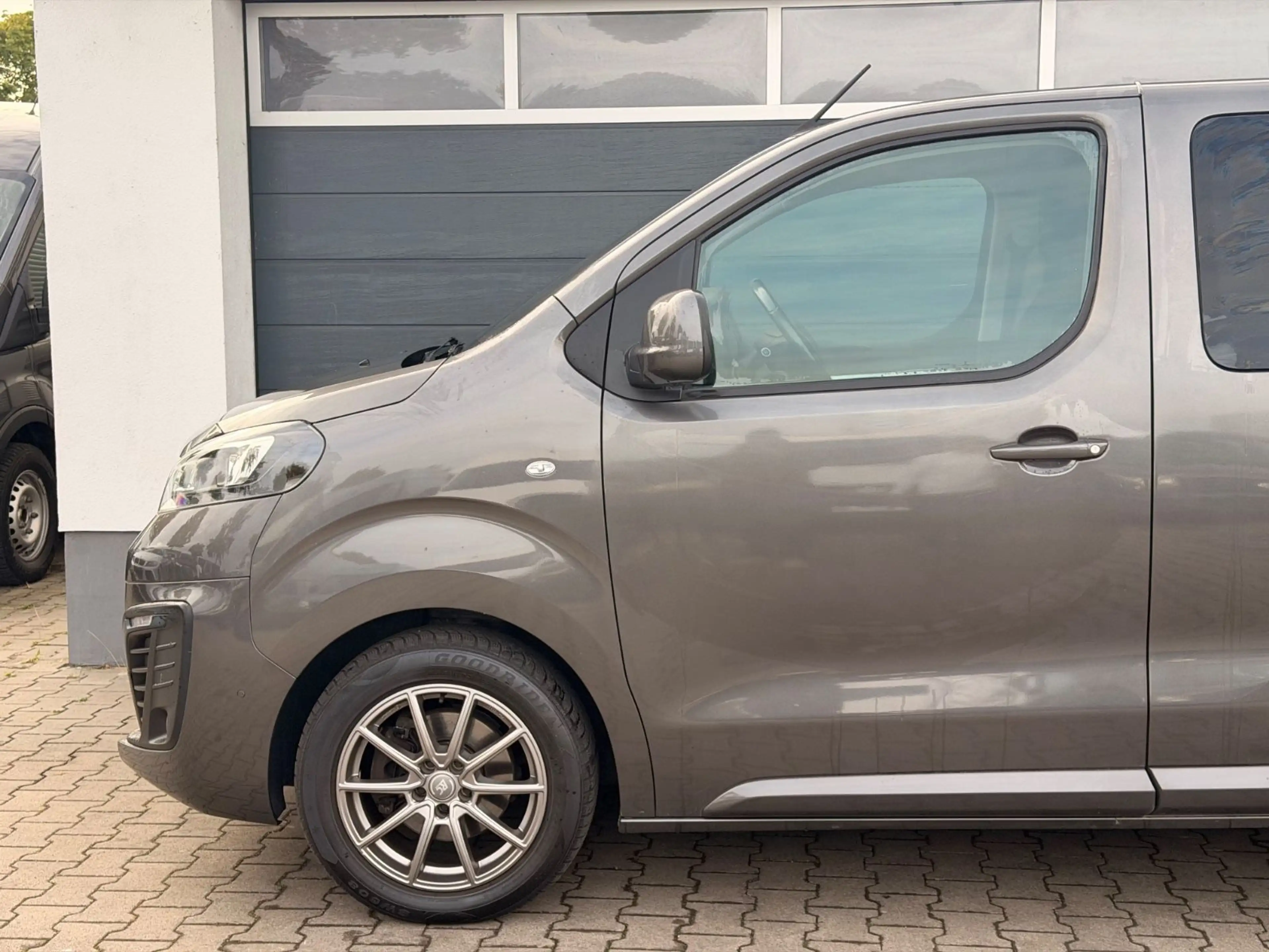 Opel Zafira Life Selection Navi AHK Xenon Kamera 8 Si — photo 9