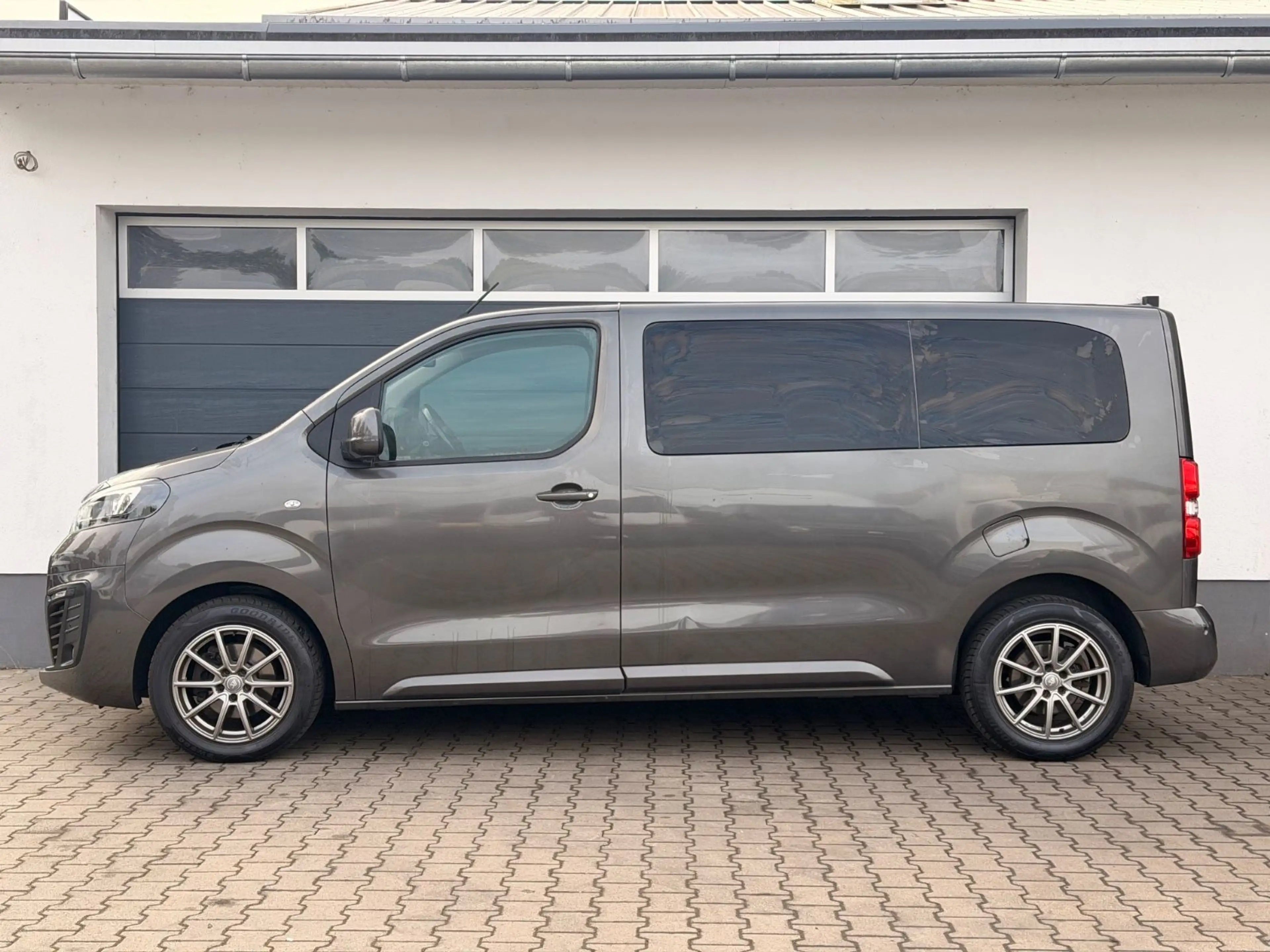 Opel Zafira Life Selection Navi AHK Xenon Kamera 8 Si — photo 2