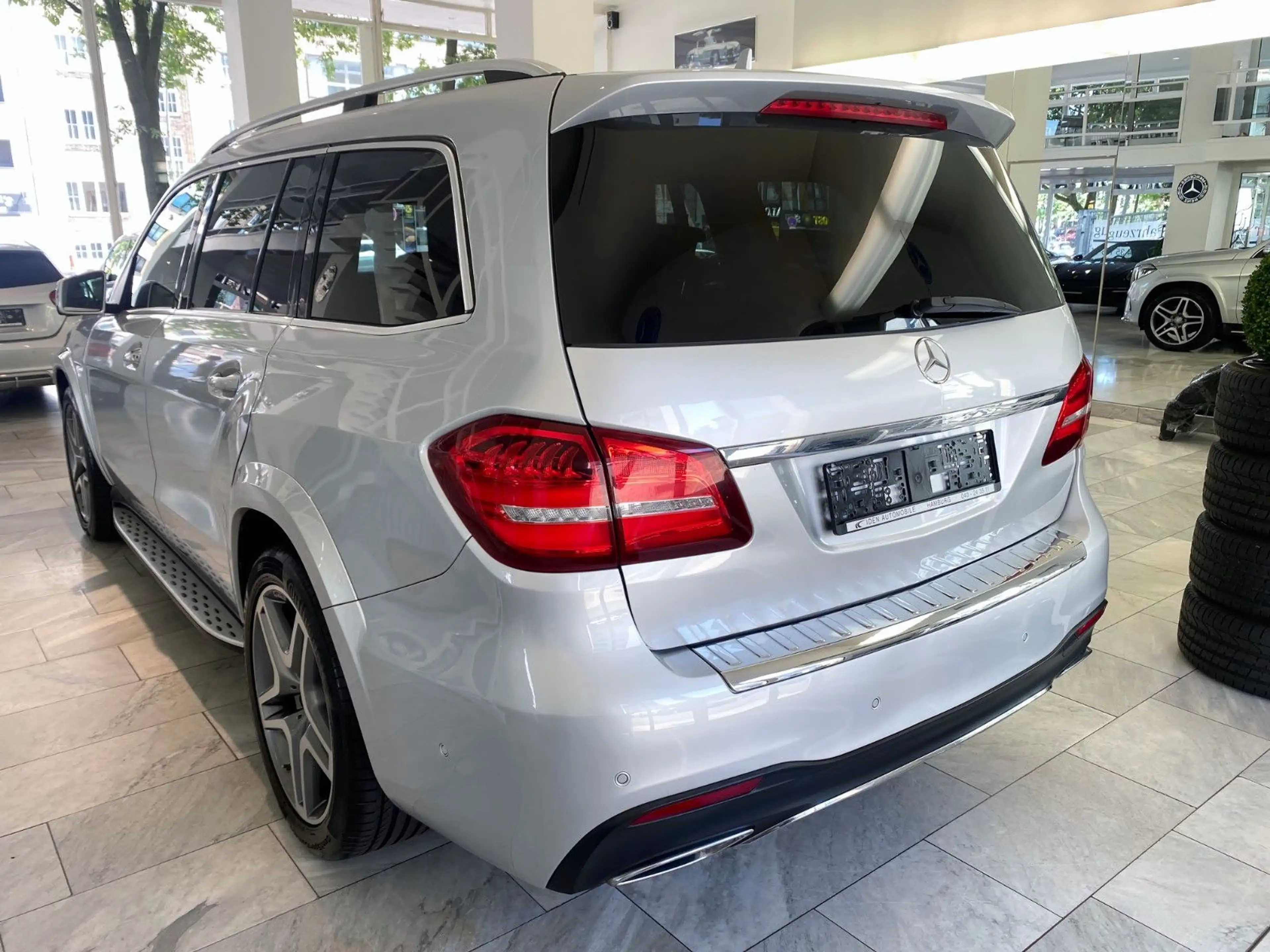 Mercedes-Benz GLS 350 d 4M AMG Pano/Spur/AHK/StdH/7Sitz/Sheft — photo 2