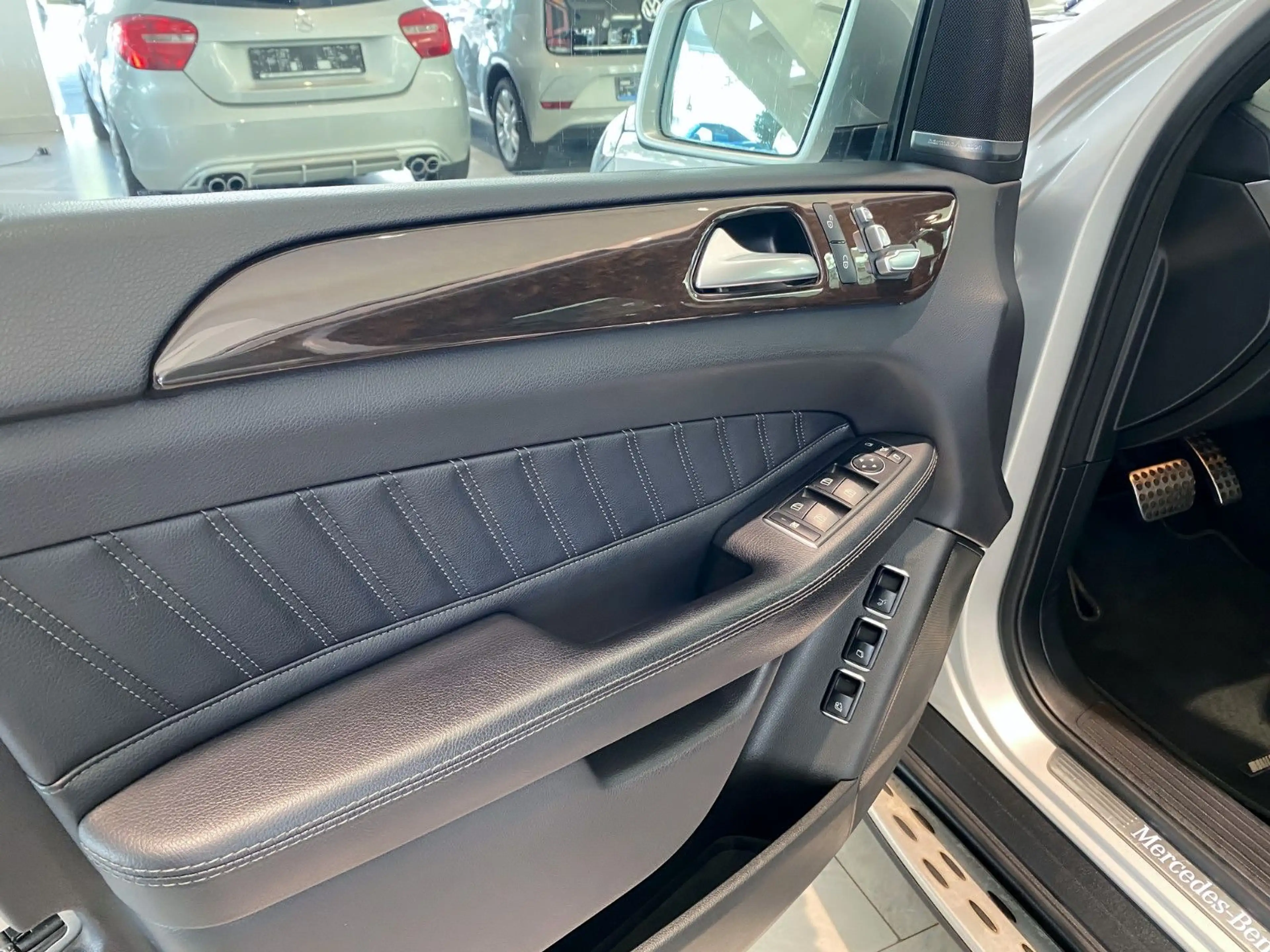 Mercedes-Benz GLS 350 d 4M AMG Pano/Spur/AHK/StdH/7Sitz/Sheft — photo 6