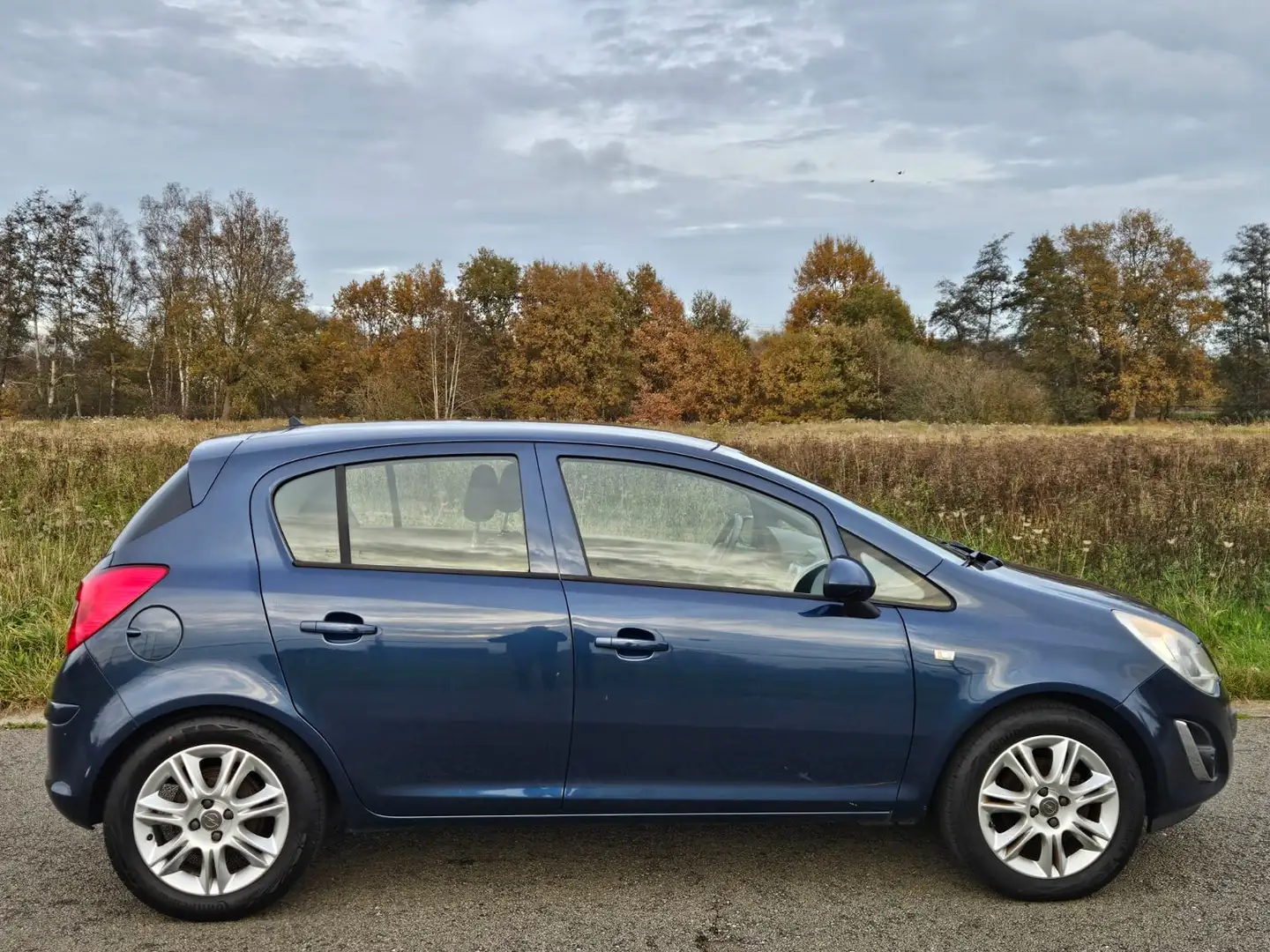 Opel Corsa 1.4-16V Edition Azul - 2