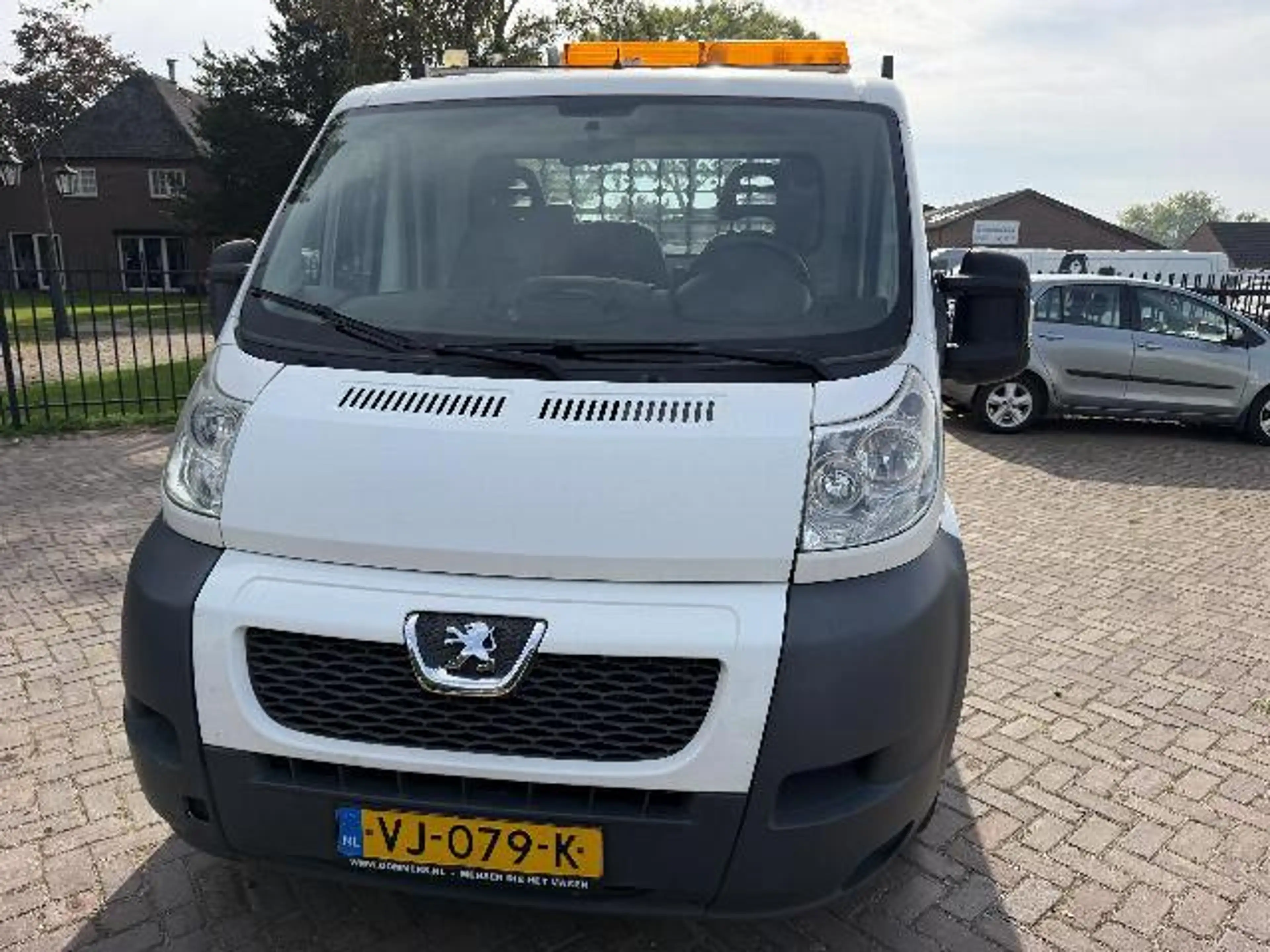 Peugeot Boxer 335 2.2 HDI L2 — photo 3