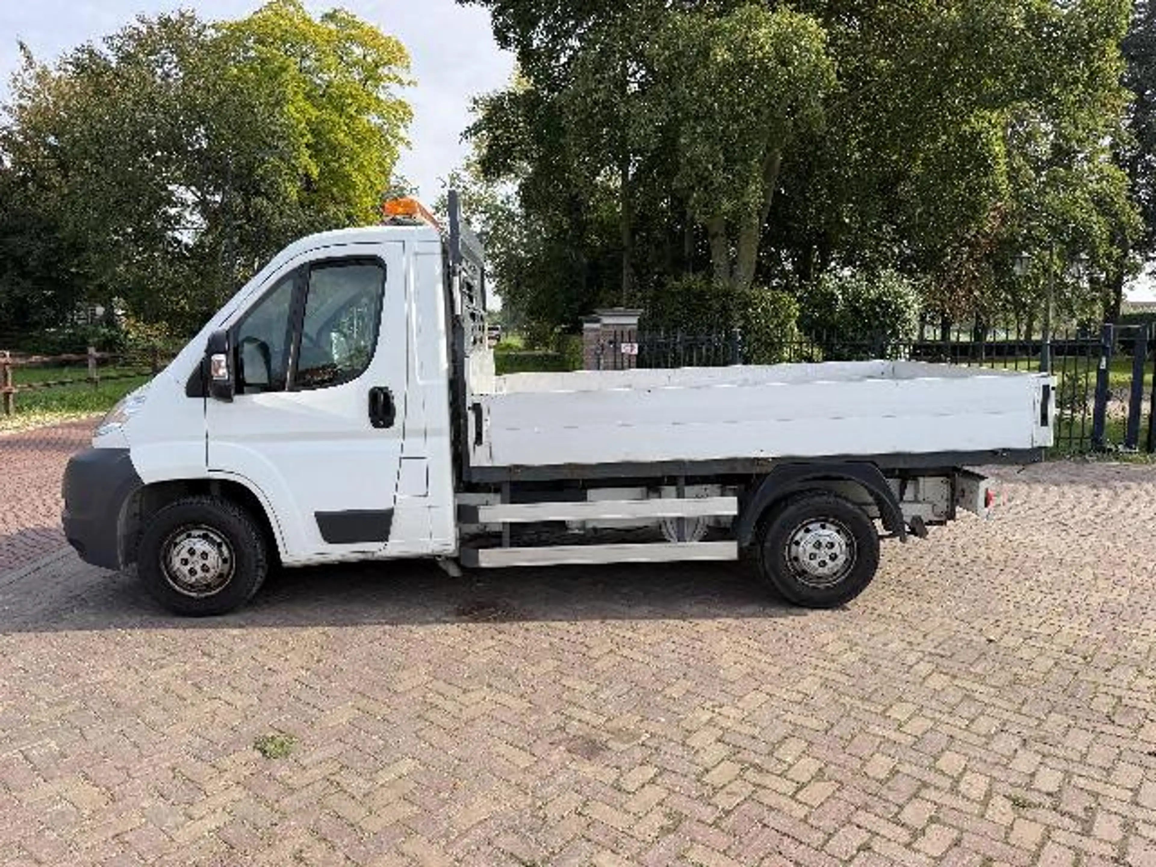 Peugeot Boxer 335 2.2 HDI L2 — photo 2