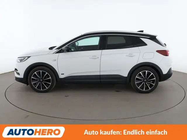 Opel Grandland view 3