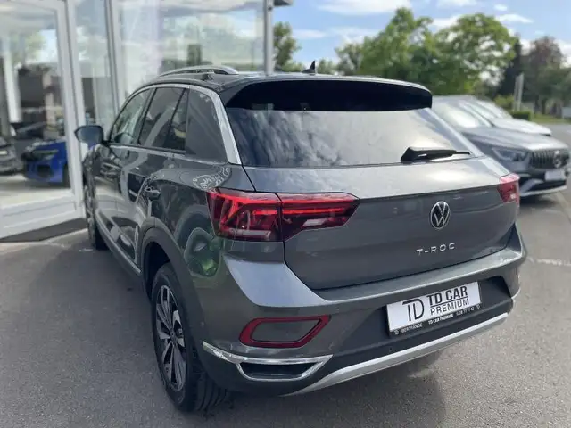 Volkswagen T-Roc view 14