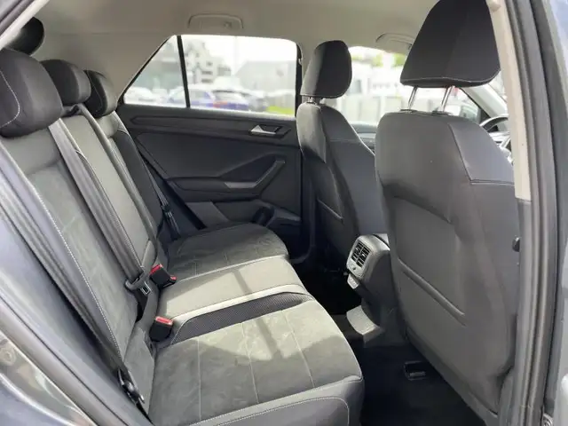 Volkswagen T-Roc view 5