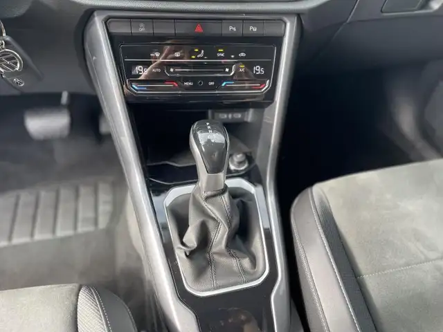 Volkswagen T-Roc view 10