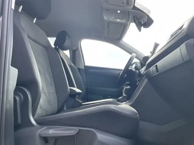 Volkswagen T-Roc view 4