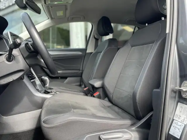 Volkswagen T-Roc view 7